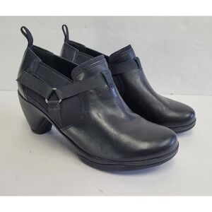 Merrell Evera Rush Black Leather Heeled Ankle Booties Women's size 7.5 Shoes EUC